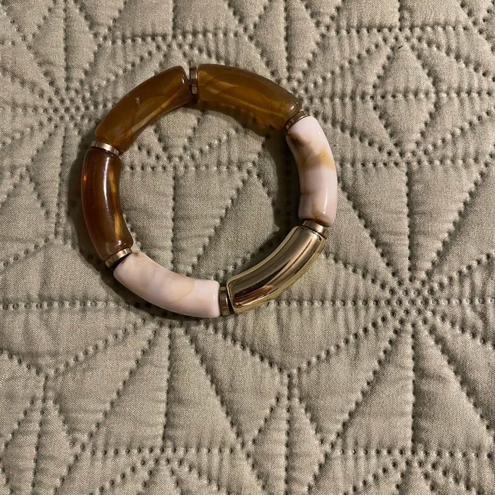 Elegant Brown and Cream Bracelet